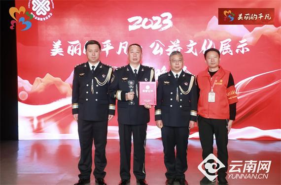昆明“红袖标”志愿者已达19.53万名