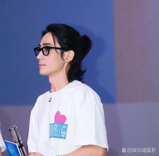 C视觉|《负负得正》成都路演 朱一龙被观众感动落泪