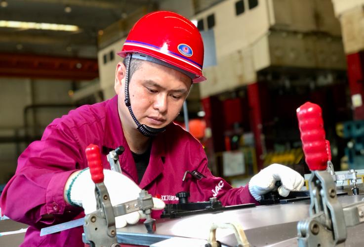 强化职业实习监管 维护学生合法权益