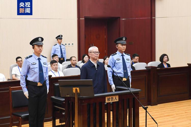 中国最高法审委会原委员、民一庭原庭长郑学林被公诉
