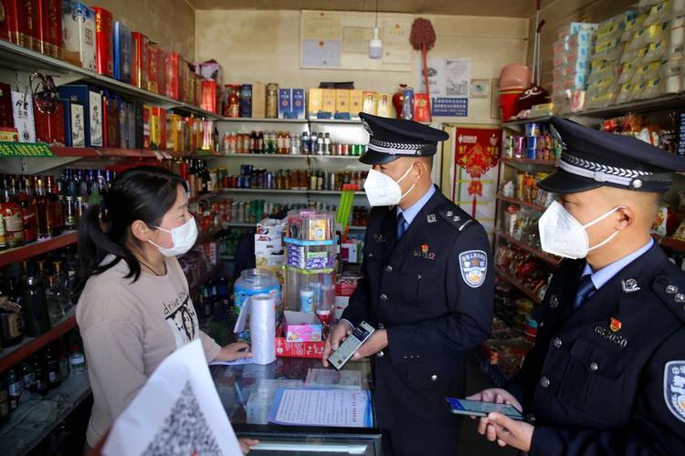 (新春走基层)新疆红其拉甫出入境边防检查站 警民共迎新春