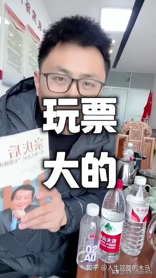热搜第一!25年老员工被安排学习员工手册,全程玩手机遭公司开除,法院:系违法解除,赔偿98万元