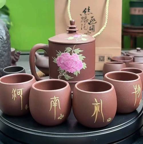 紫砂“触网” 非遗焕新