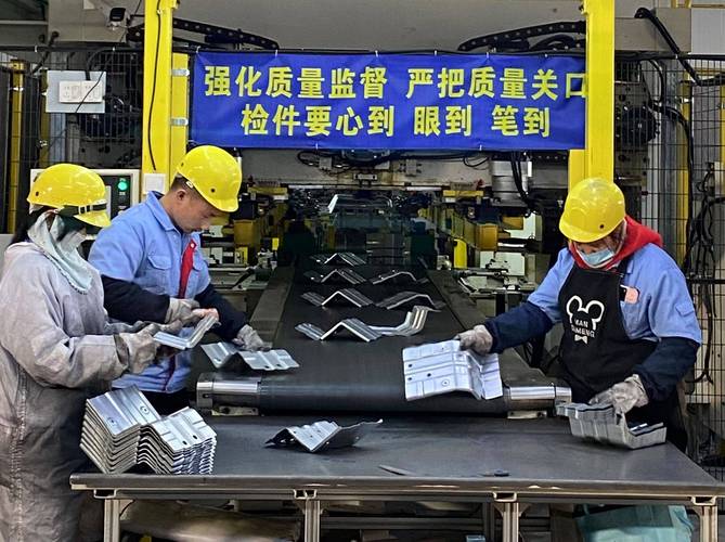 汽车零配件出口订单源源不断 工厂满负荷生产